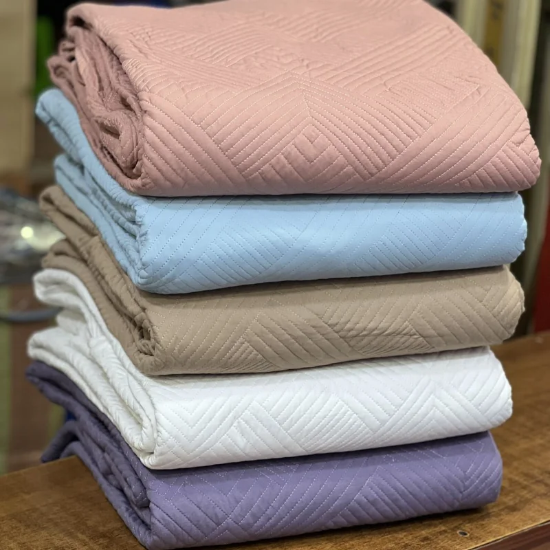 

Washed Cotton Quilt Set 3-Piece, Breathable All-Season Bedding, Minimalist Solid Color Bedspread Set, Easy Care Comforter