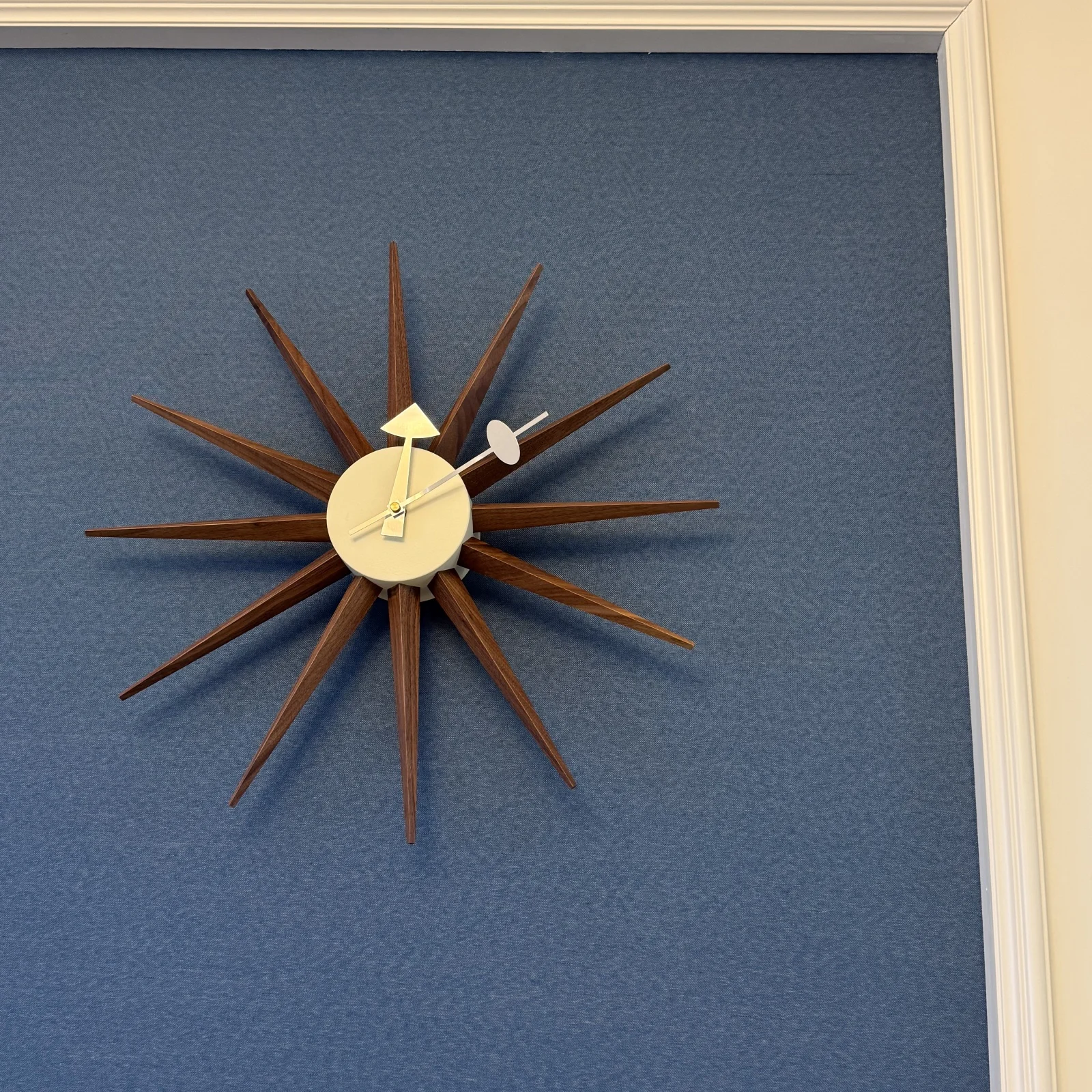 Mid Century Wall Clock Walnut Wooden Starburst Clock Replica George Nelson Sunburst Clock for Decorative Office Wall Living Room