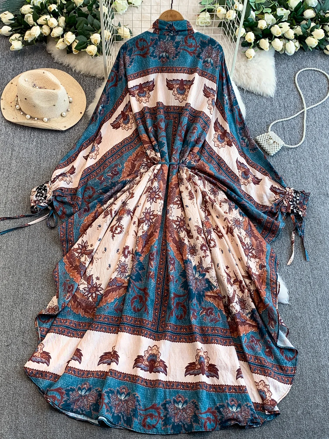 เสื้อคลุมผู้หญิงทรงวี แขนทรงปีกค้างคาว ลายพิมพ์แบบอสมมาตร สำหรับฤดูใบไม้ร่วงและฤดูหนาว เหมาะสำหรับใส่ทำงาน