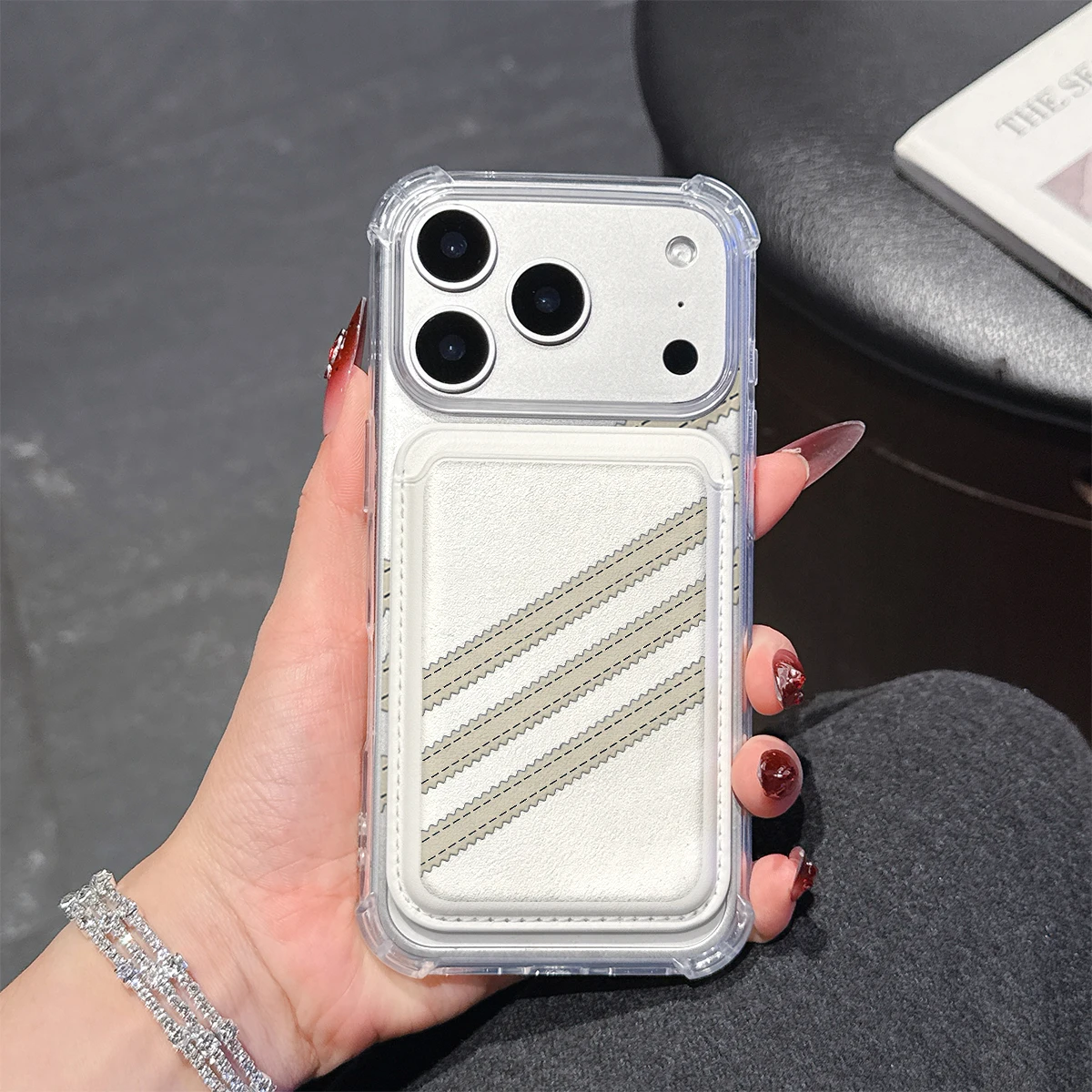 Beige gestreifte Handyhülle mit Nähten für iPhone 17 16 15 14 Pro Max Plus, transparente weiche TPU-Hülle mit Brieftaschenfach für magnetische Handyhüllen