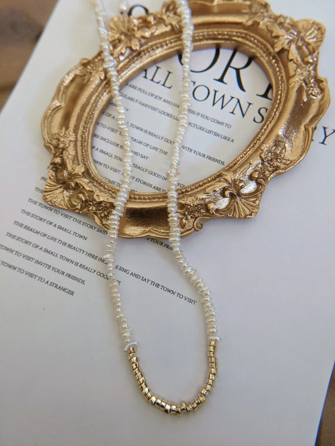 Vlen Unregelmäßige Süßwasserperlen-Halskette für Damen, Mini-Perlen, 18 Karat vergoldet, Abstandshalterperle, Vintage, zierliche, elegante Halskette – Detail 1