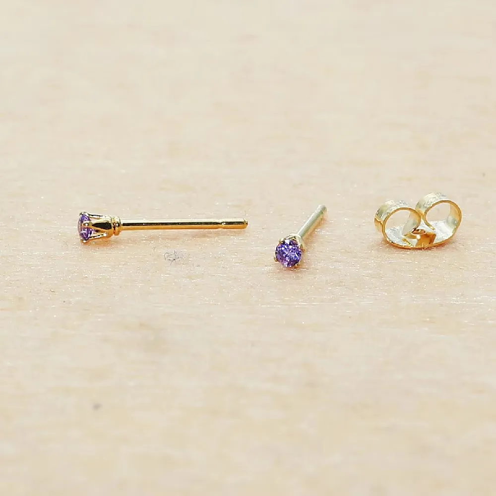 1 Paar Edelstahl-Ohrstecker mit Rückdrückmechanismus, Mini, 2 mm, in Rot, Blau, Grün, Gelb und Schwarz, mit Zirkonia, klassischer Stil, verblasst nicht, allergiefrei. – Detail 4