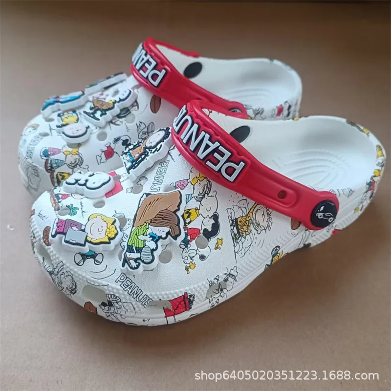 Peanuts Snoopy Printed Clogs Red Adjustable Strap Eva Hole Shoes with Snoopy Cartoon Charms, Waterproof Non-Slip Garden Slippers