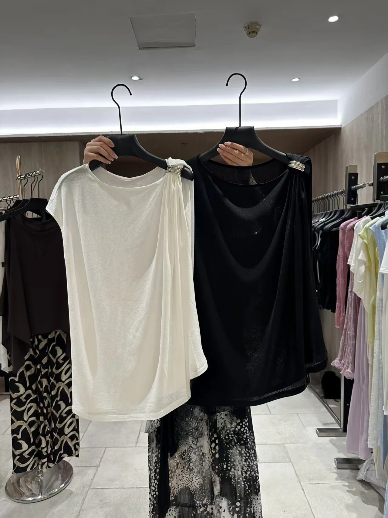 

Korean Style Asymmetric Shoulder Knot Design Sleeveless Slim Fit Top Women's Summer New Style T-shirt Straight Tube Type