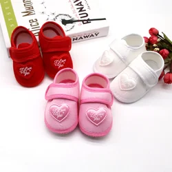 Primavera outono bebê primeiros caminhantes infantil do bebê meninas meninos sapatos antiderrapantes em forma de coração recém-nascido chinelo sapatos 0-18 meses