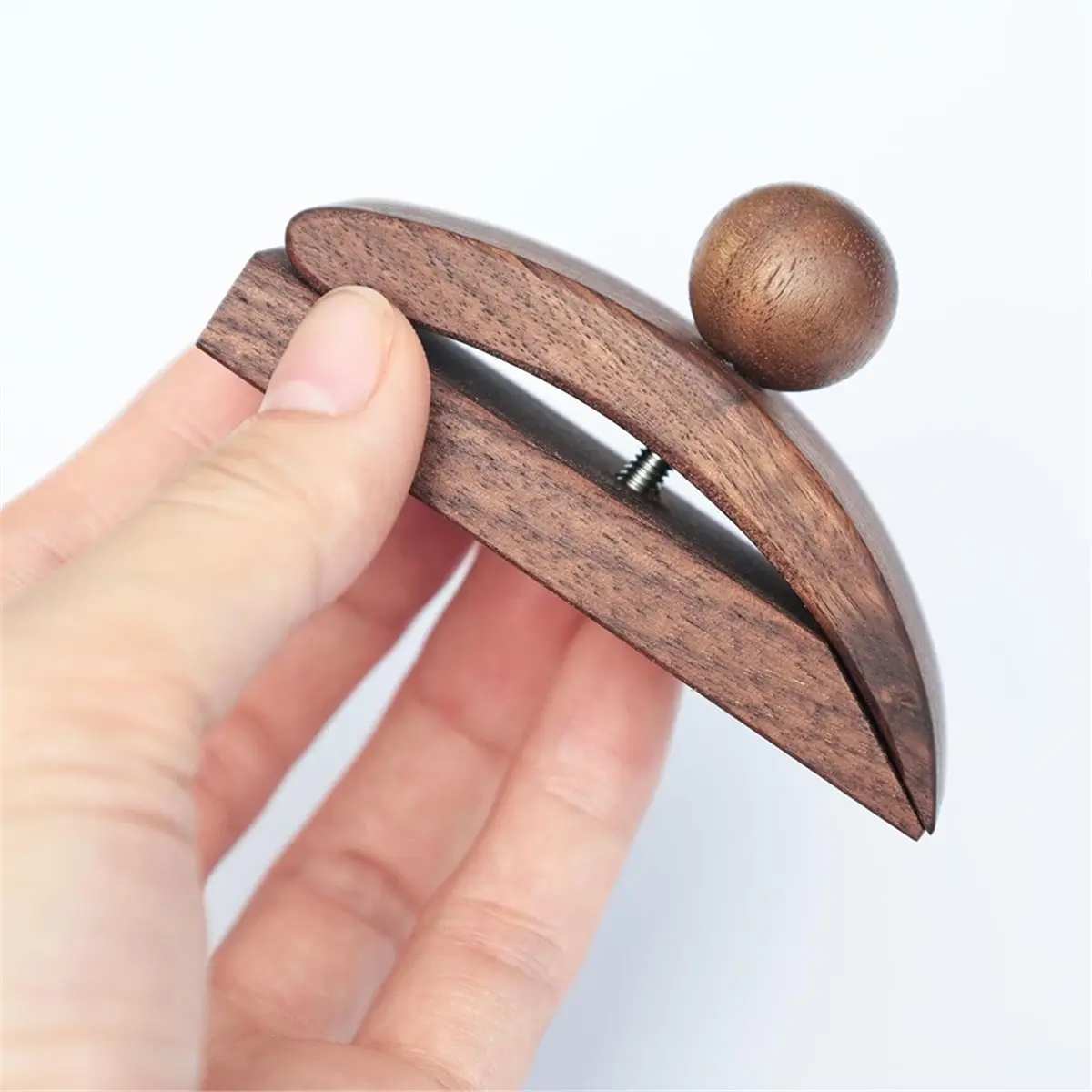 KSOL Solid Walnut Wood Tapestry Wall Hangers 4 Pack Quilt Hangers, Blanket Hanger Clamps for Display, Wooden Wall Clips