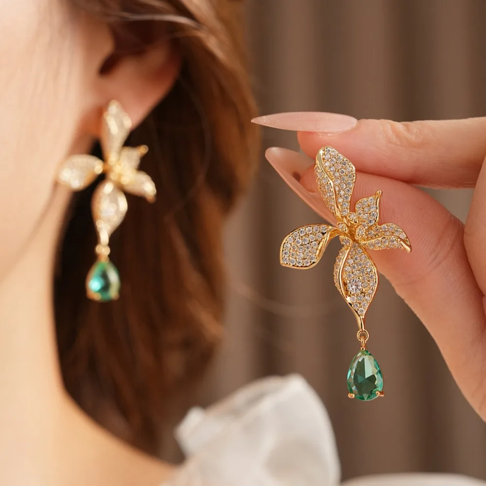 Luxury Temperament Gold Tone Pavé Zircon Floral Teardrop Simulated Crystal Dangle Earrings for Women Evening Gala Jewelry Gift
