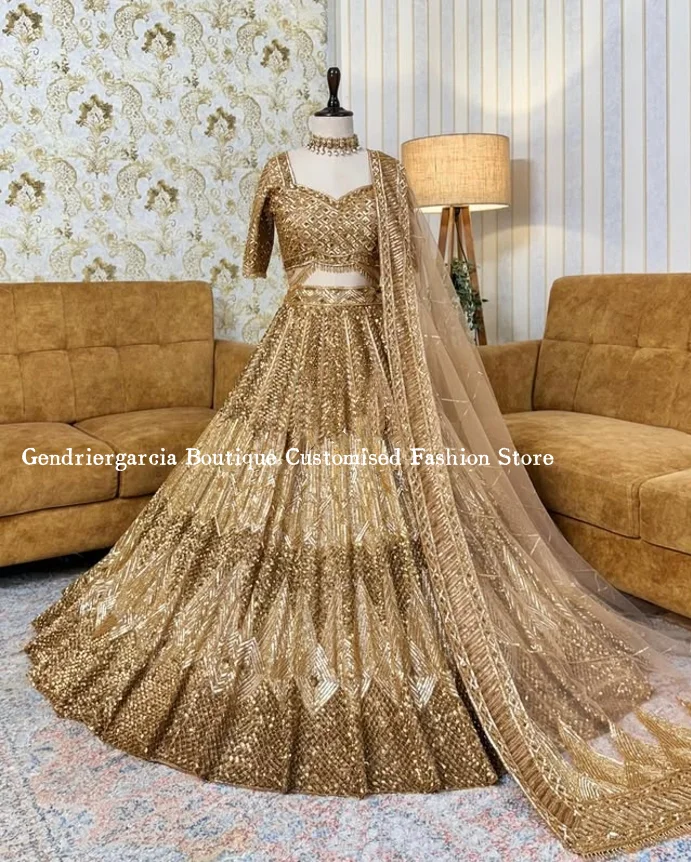 Goldene indische Saree-Abendkleider, elegante halbe Ärmel, eingelegte Pailletten, Applikation, A-Linie, langes Kleid, zweiteilige individuelle Brautkleider