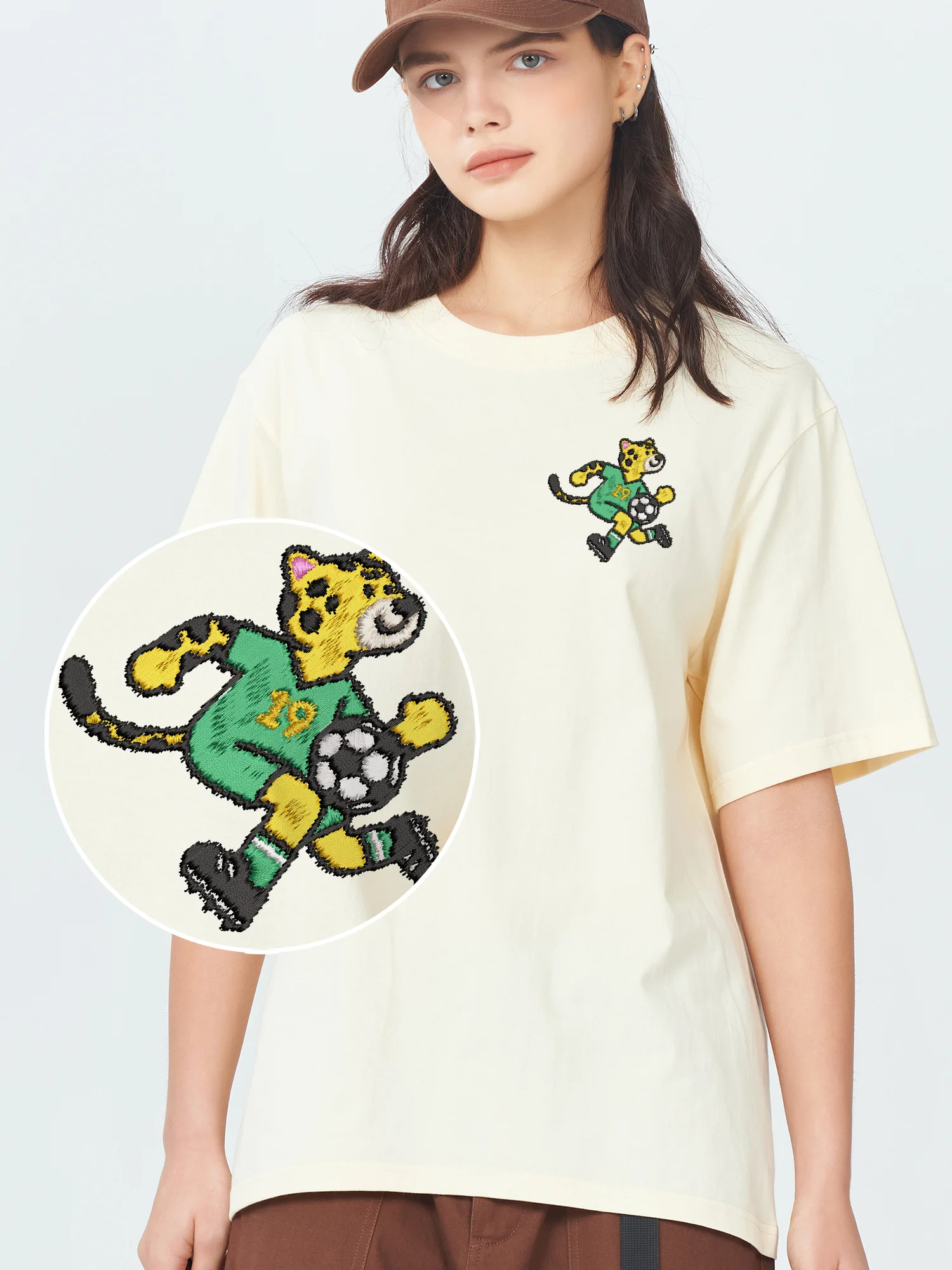 

Football Player Tiger Embroidered T-Shirt Oversized Cotton Comfort Shirts For Men Women Luxury Animals Embroidery T shirt​