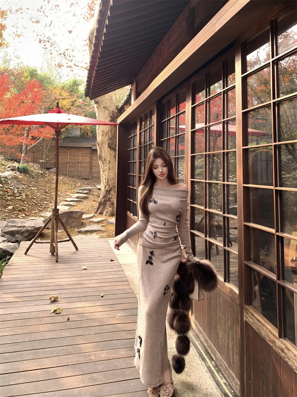 

Shiny Sequin One-Shoulder Long Sleeve T-Shirt Women's Winter Fashion Set Slim Fit Half-length Skirt Two-piece Set Commute Style