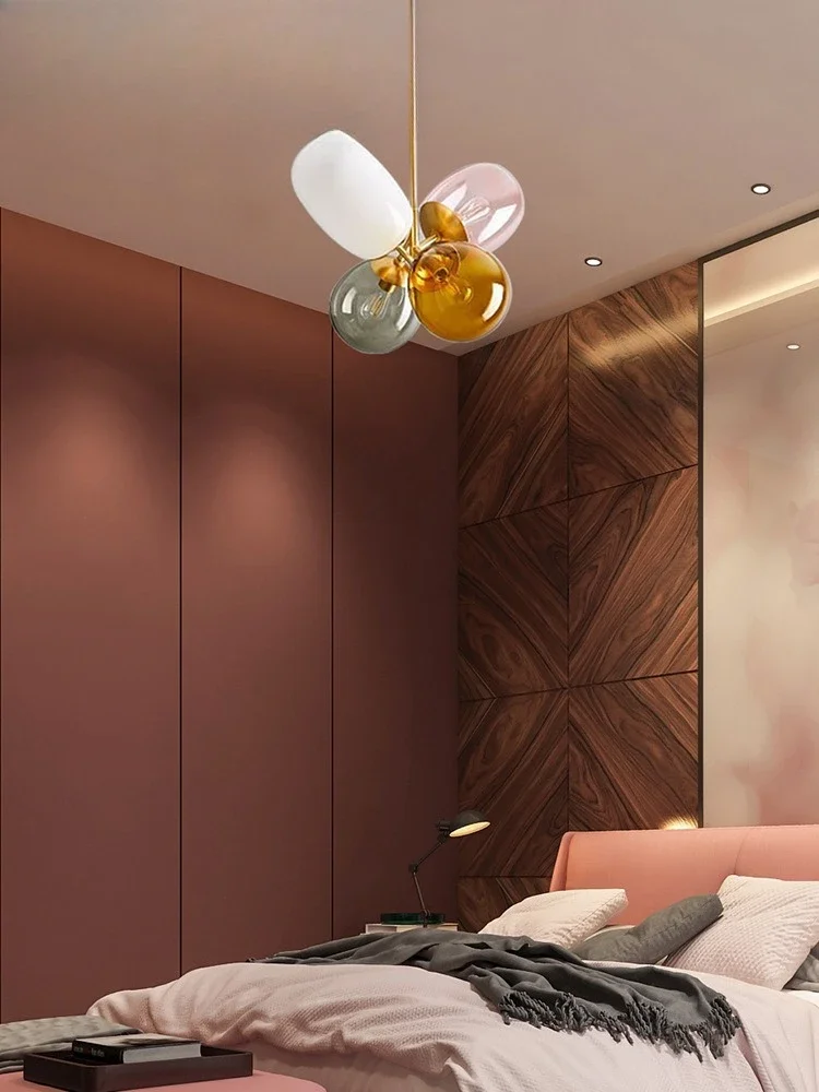 لون ما بعد الحداثة، ثريا زجاجية حديثة، غرفة نوم بسيطة دافئة، فن غرفة الأطفال جميع المصابيح النحاسية