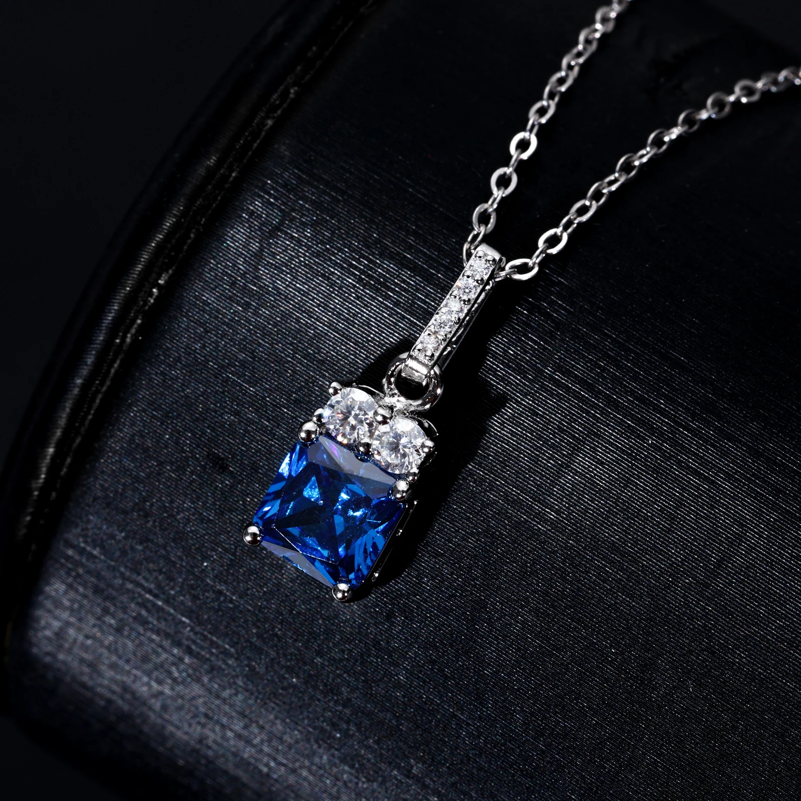 TUHE أنثى الأزرق قلادة قلادة مجوهرات 925 فضة اللون زركون كريستال هدايا مجوهرات نسائية