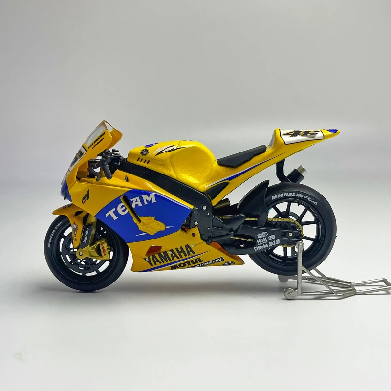 Diecast Model Car 1:18 Size Yamaha YZR M1Alloy Car Model Honda RC211V Motorcycle Collection Toys for Boys Gift Original Box