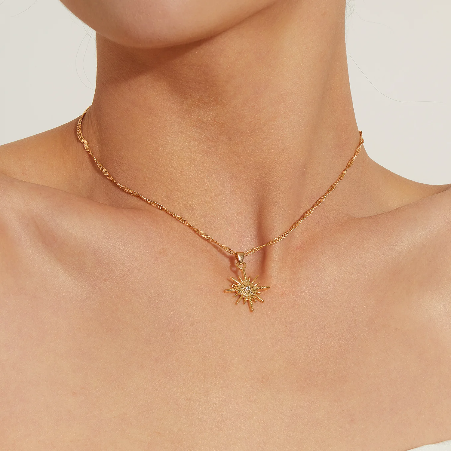 Vintage Golden Rhinestone Sun Pendant Necklaces for Women Unique Design Star Clavicle Chain Charm Jewelry Holiday Gift