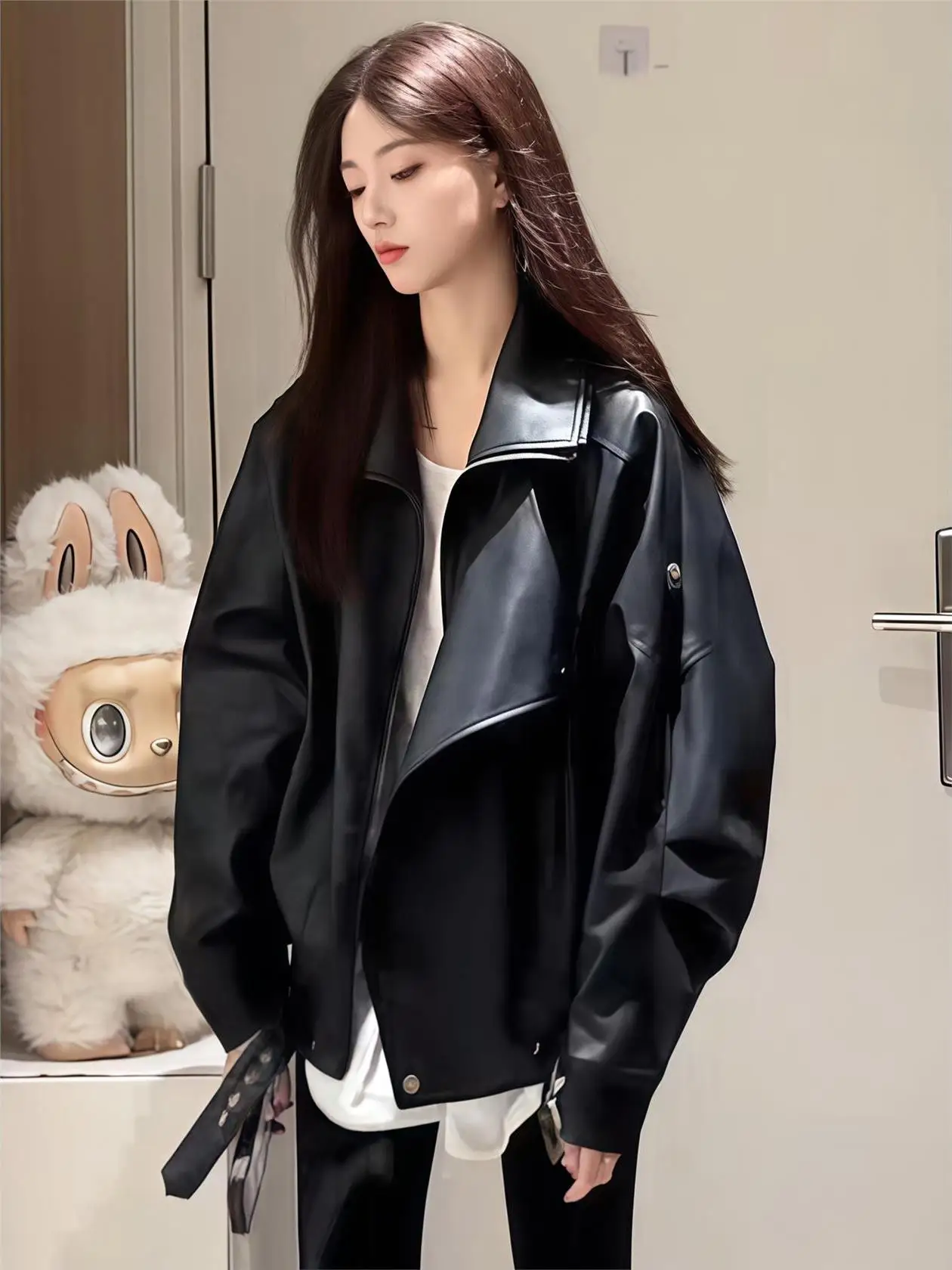 

Повседневная модная кожаная куртка женская 2026 Весна-Осень Новая куртка из ПУ в корейском стиле, свободного кроя, стройнящая, мотоциклетная одежда, топ