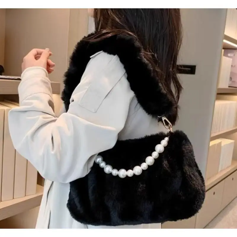 2026 New Elegant Pearl Chain Small Square Underarm Bag Women Soft Plush Fur Wrinkled Shoulder Bag Ladies Daily Purse Supplies
