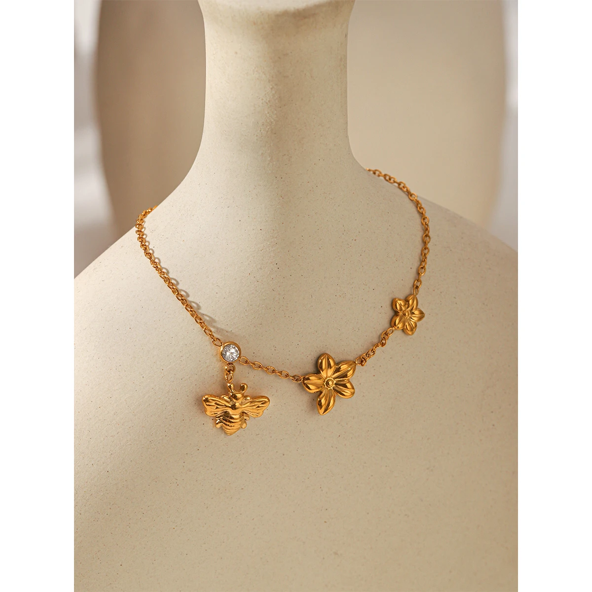 

Gold Plated Stainless Steel Bracelet Women's Daily Exquisite Bee Flower Zircon Multi-pendant Waterproof Daily Wear Jewelry Gift