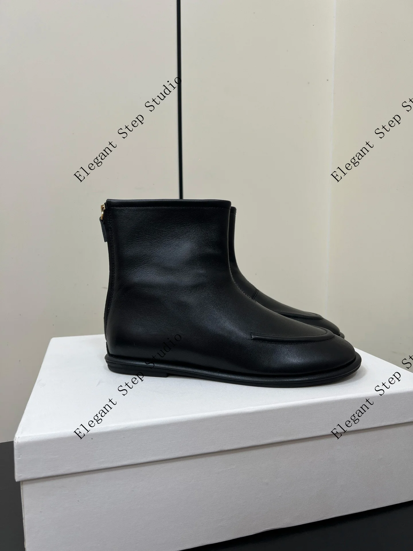 Sepatu Wanita The Canal Leather Apron-toe Booties