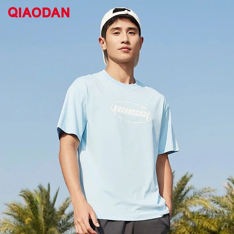 

QIAODAN повседневная рубашка с короткими рукавами для мужчин, лето 2021, однотонная свободная дышащая тонкая футболка с буквенным принтом для пар, XHS23241956