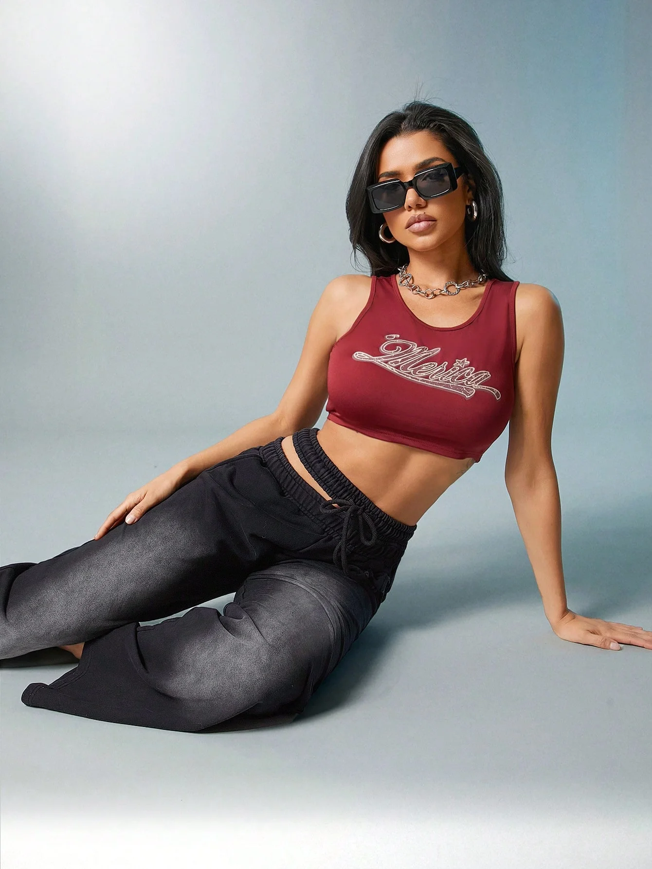 レトロな黒とグレーのジーンズ、レディースワイドレッグパンツ、2025年春と秋の最新ファッショントレンド、ゆったりとしたストレートレッグパンツ