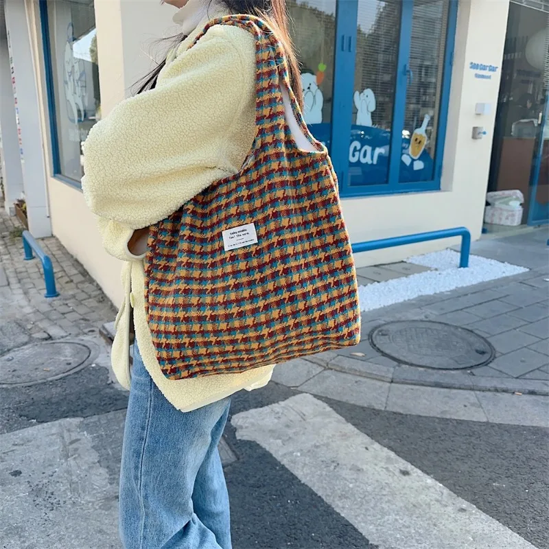 Borsa a tracolla nuova borsa di tela stile Preppy scozzese Vintage in lana autunno e inverno di grande capacità Tote Sweet Girls Leisure All-match