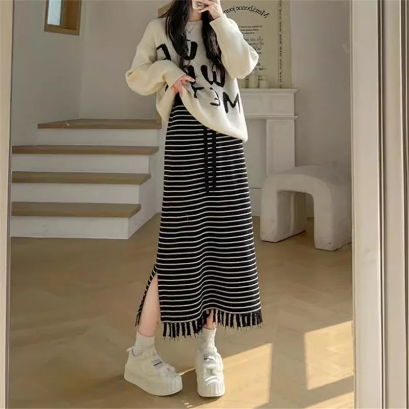 High-waisted Slimming Fringed Design Sensibility Knit Skirt For Women Casual Straight-leg A- line Mini Skirt Side Slit E2361