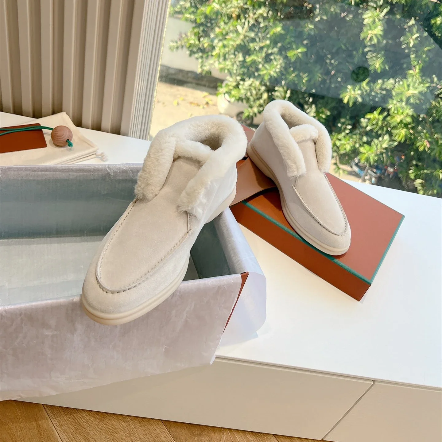 النساء جلد البقر الطبيعي الفراء المتسكعون حجم 35-42 شتاء دافئ حذاء كاجوال الكبار الصوف الأخفاف الدافئة جولة تو الأحذية