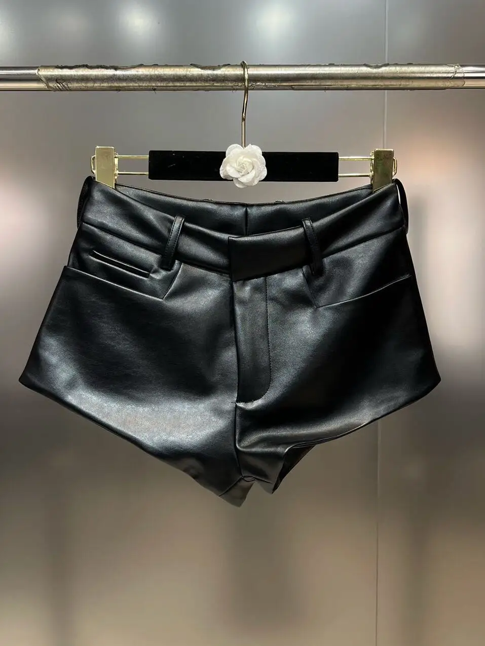 PREPOMP 2024 Spring New Collection Fake Pockets Design Black Slim Pu Leather Shorts Women GP232