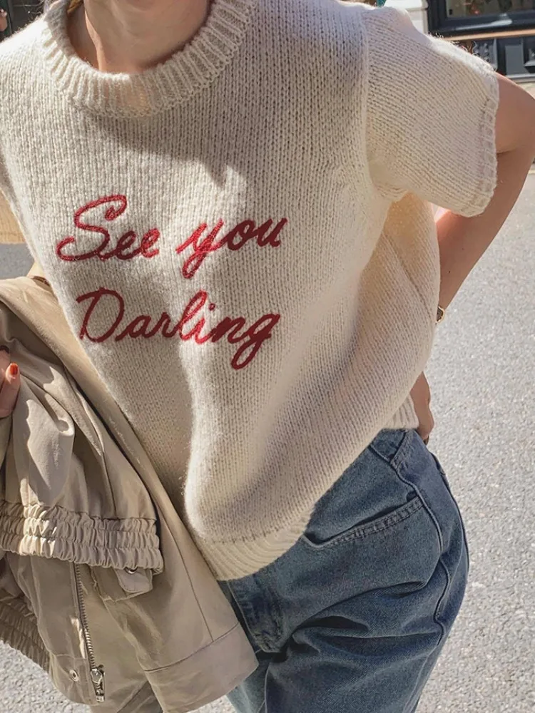시크한 가을 노화 방지 라운드 넥 레터 대비 색상 루즈 캐주얼 단색 반팔 니트 스웨터 여성용