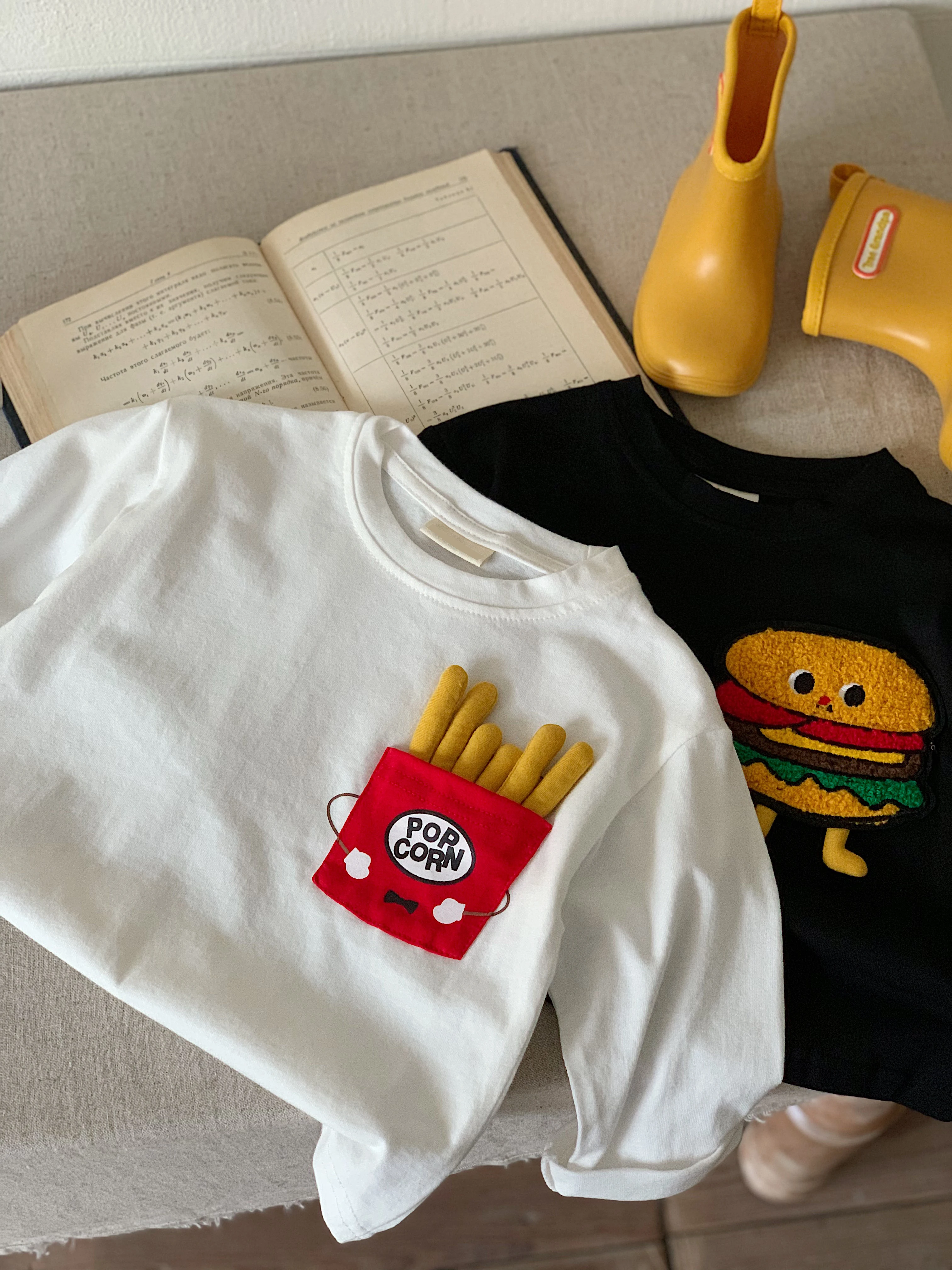 Children's autumn T-shirt boys' long sleeved Korean version girls' three-dimensional cartoon base shirt
