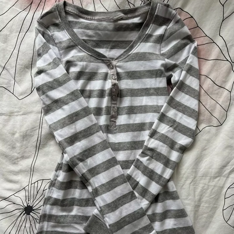 Harajuku Aesthetics Retro Striped V-neck Round  Button Long Sleeved T-shirt Individuality Slimming T-shirt
