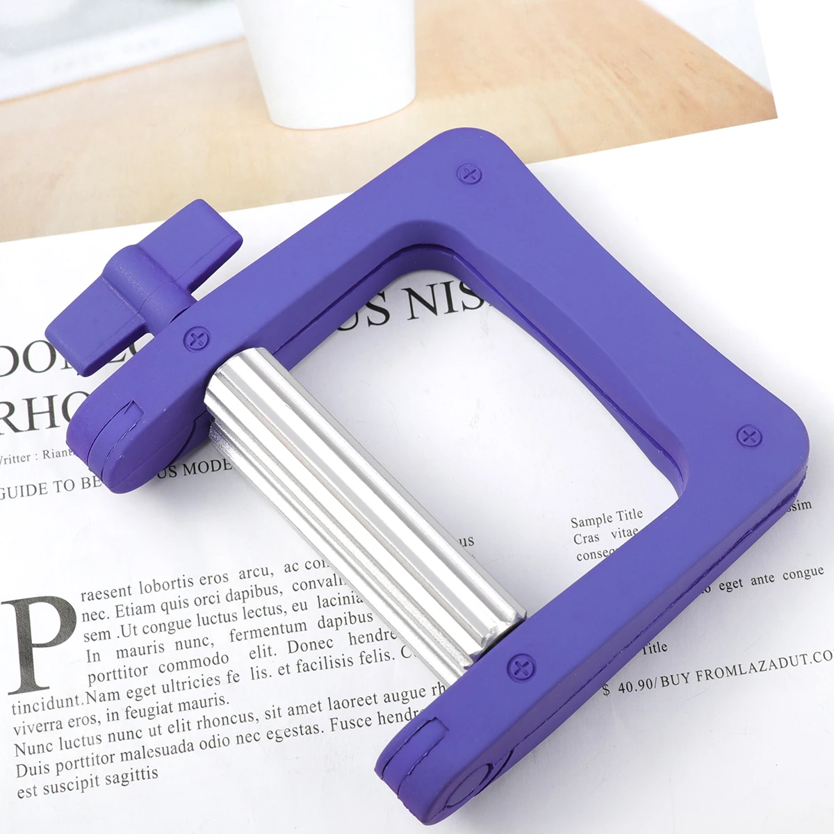 

Premium Metal Toothpaste Squeezer Durable Cream Tube Squeezing Tool Portable Life Helper Gift for Families Kit Cleansing Device