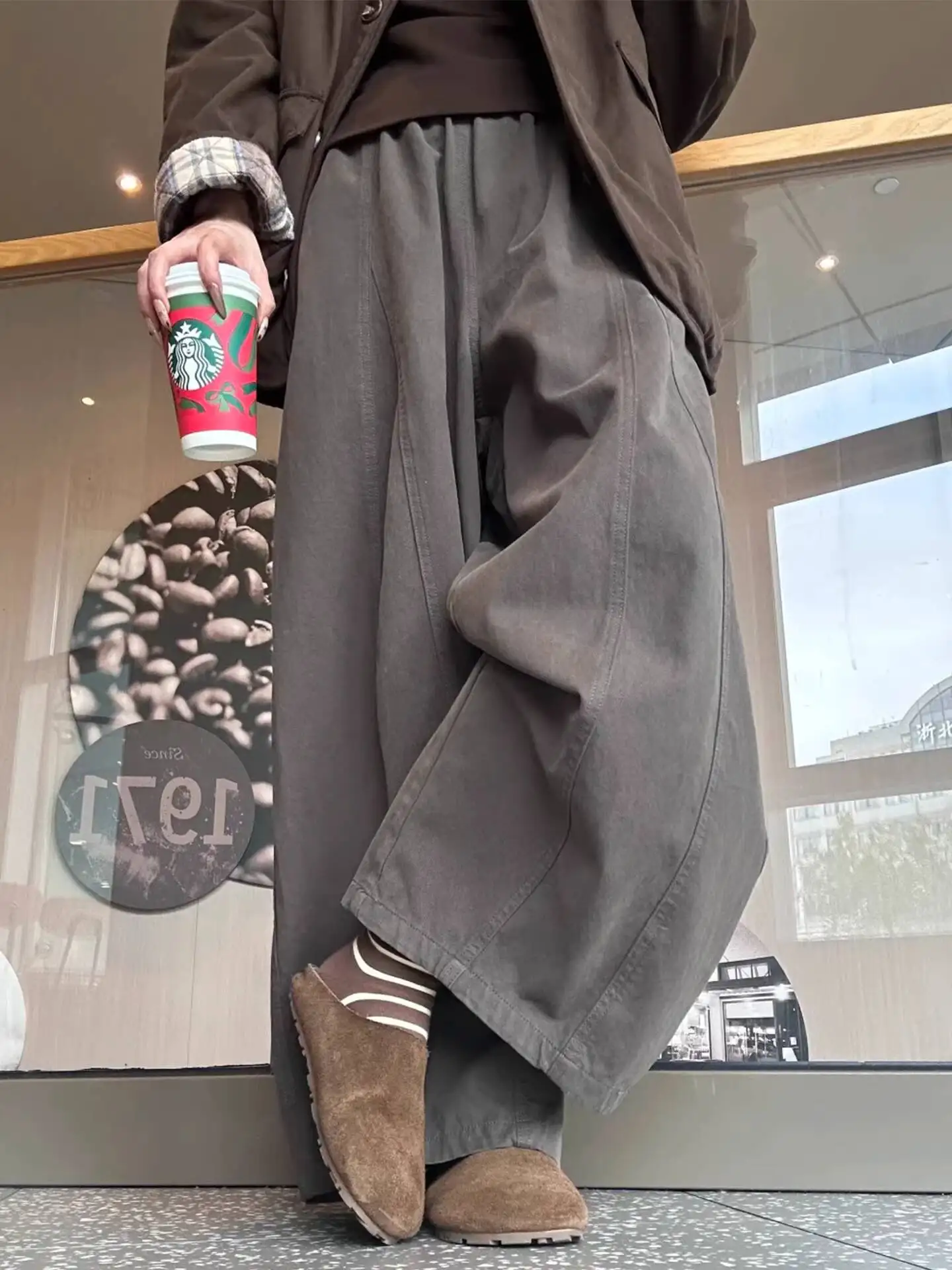 

2026 Spring Women's Relaxed Fit Cargo Wide Leg Pants Japanese Style Gray Loose Curved Trousers For Plus Size Curvy Ladies