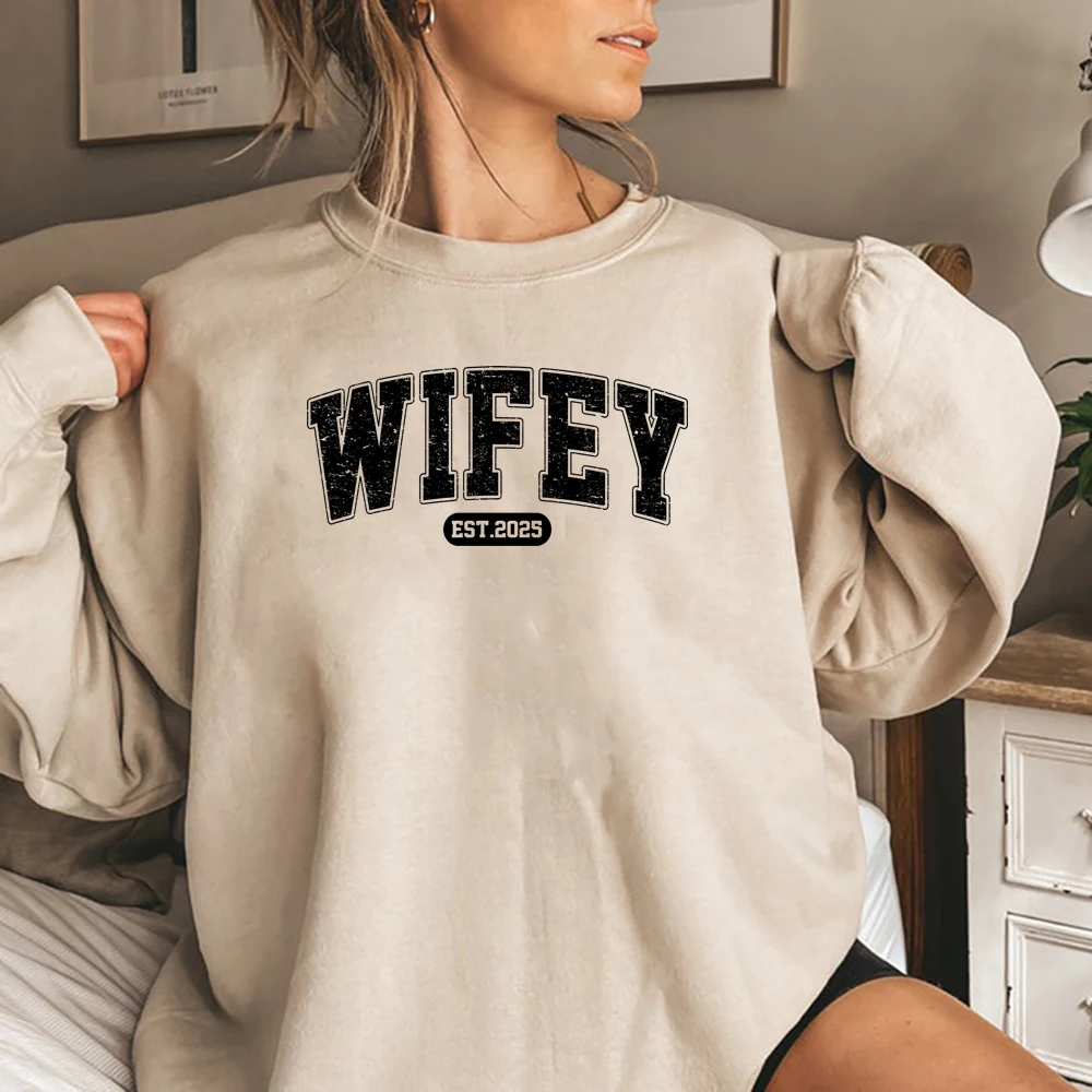 Толстовка Wifey Est 2025, рубашка для помолвки, новый пуловер для жены, модный женский свитер, толстовки с длинными рукавами, подарок для свадебного душа