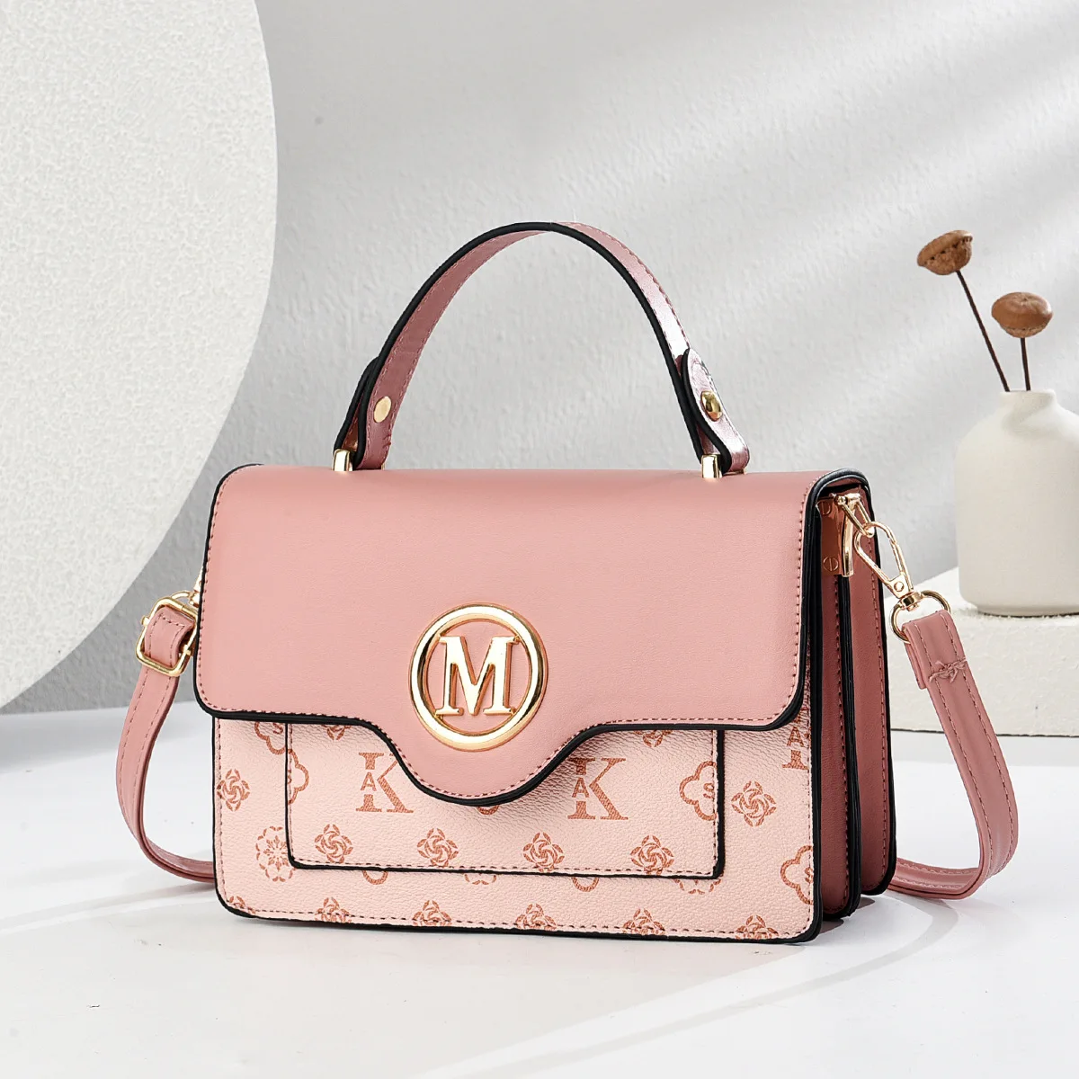 New Small Square Women's Bag Carefully Crafted By Parisian Fashion Designers, Small and Portable, with Attention To Detail