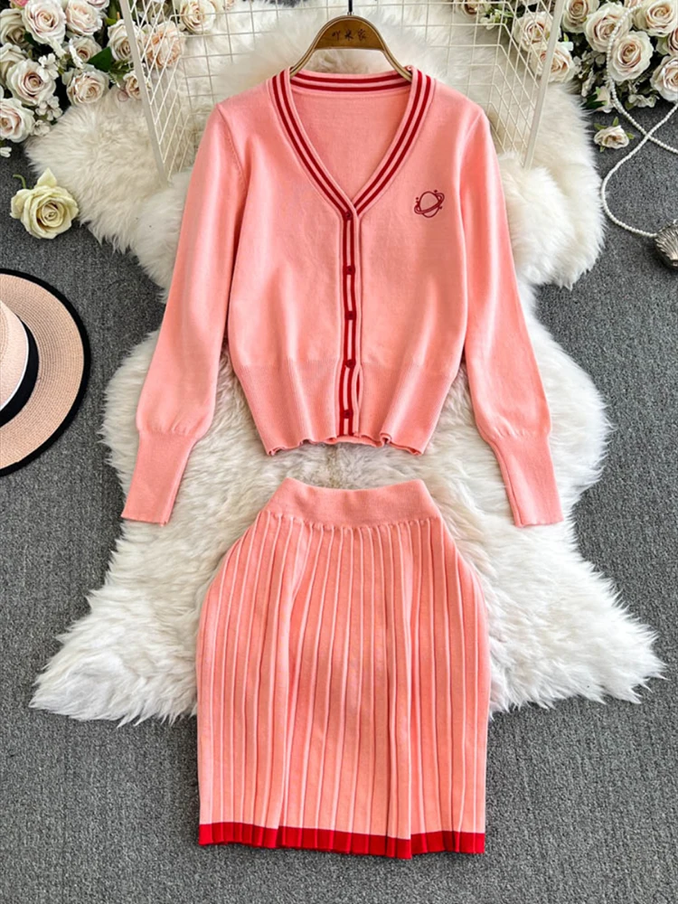 Herfst nieuwe college stijl geborduurd V-hals single breasted gebreid vest + hoge taille slanke geplooide korte rok tweedelige set