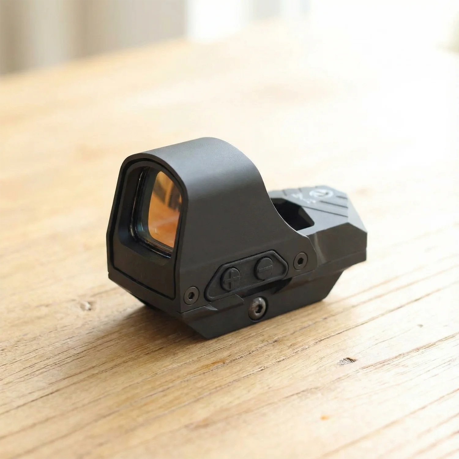 

Высокоточный прицел 510C с открытым рефлектором, мульти-сеткой, точка 2 MOA/круг 65 MOA, 3-кратный откидной магнифер, функция активации от солнца