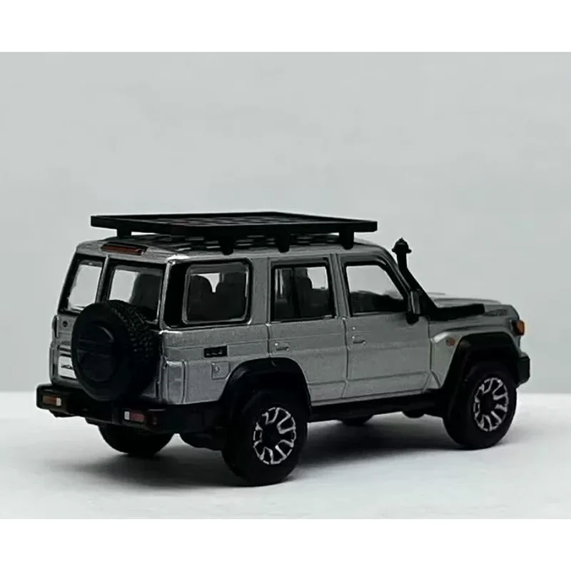 

Коллекционная модель внедорожника Toyota Land Cruiser LC70 в масштабе 1:64, литая под давлением, из сплава, декоративная игрушка