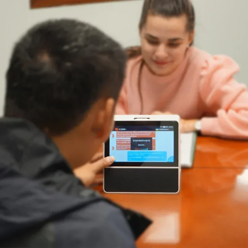 2025Produced by Chinese manufacturers portable smart electronic voice translator 141 language translations