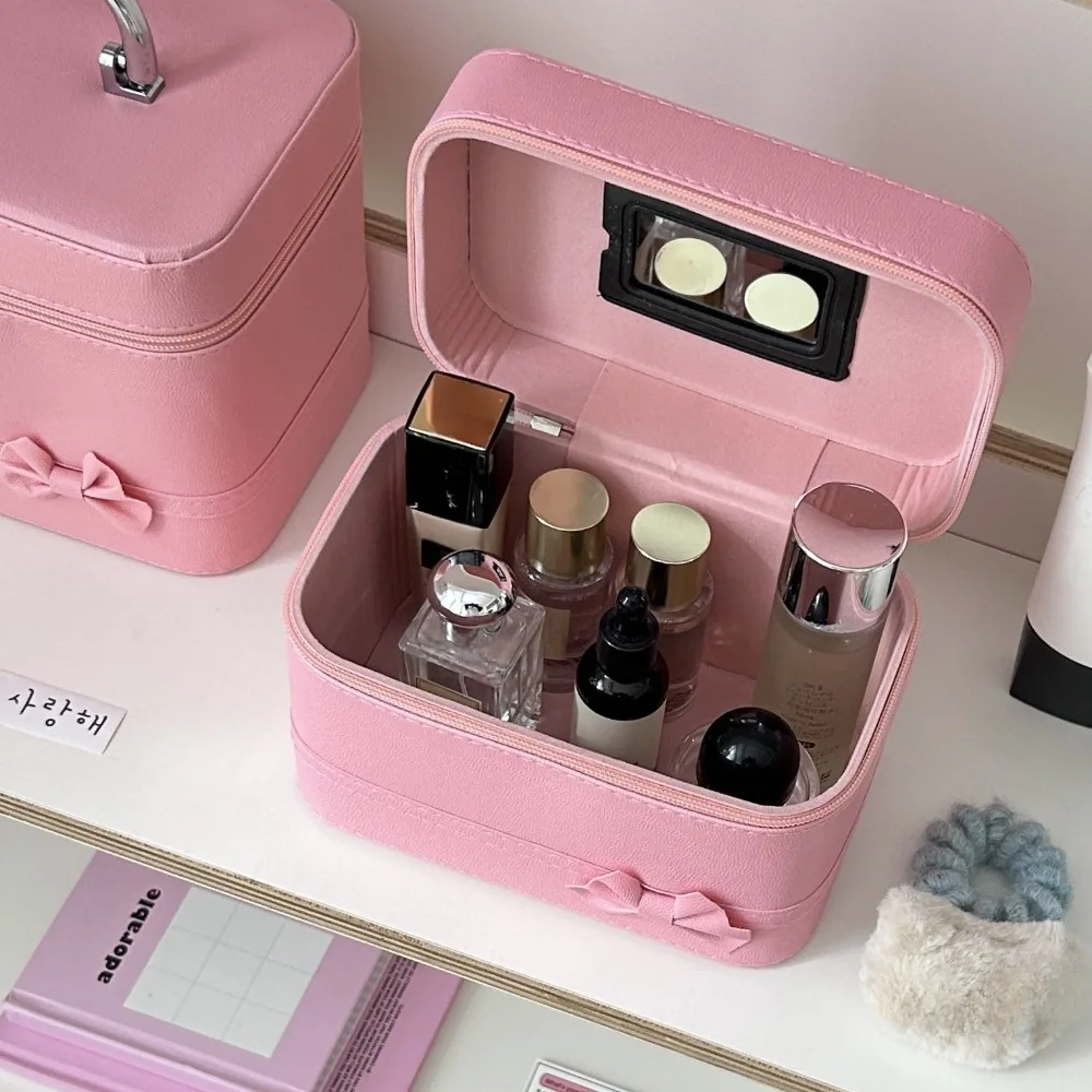 

Pink Bow PU Leather Makeup Bag Portable Alloy Handle Skincare Product Storage Box Large Capacity Waterproof Handheld Makeup Case