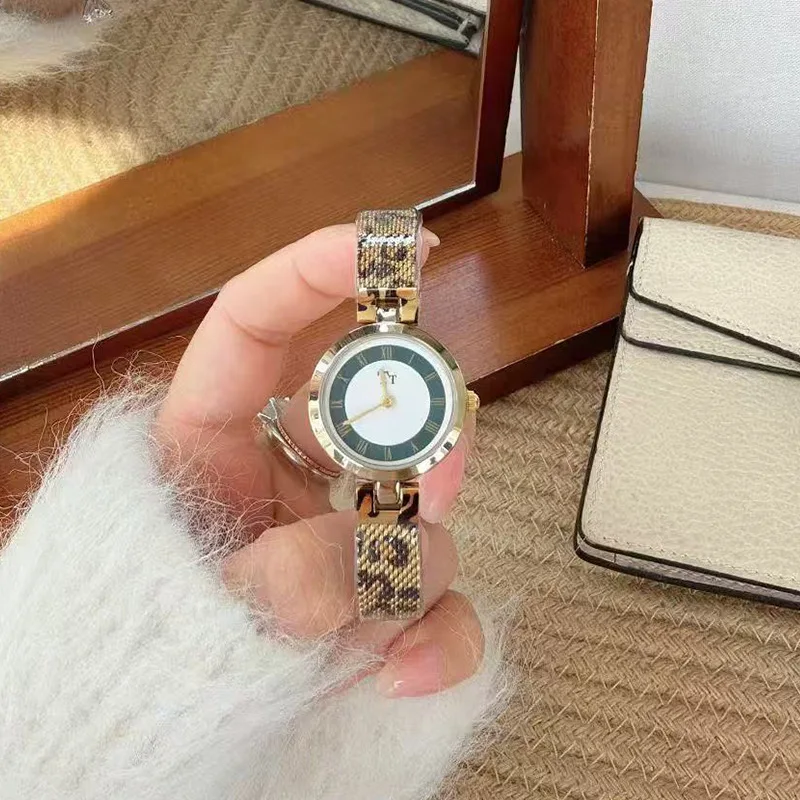 New Leopard Print Fashion Women'S Watch, Vintage Small Dial With Thin Strap, Casual Watch, High-End Women'S Timepiece.