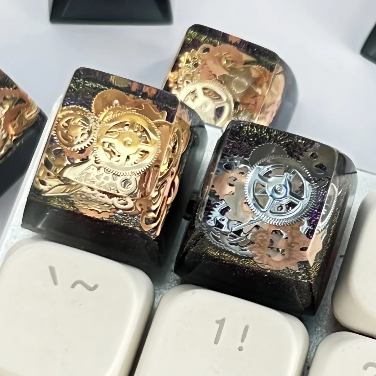 أغطية مفاتيح من الراتنج باللون الأسود والذهبي من SA R1 مصنوعة يدويًا مفردة للوحة المفاتيح الميكانيكية MX #5