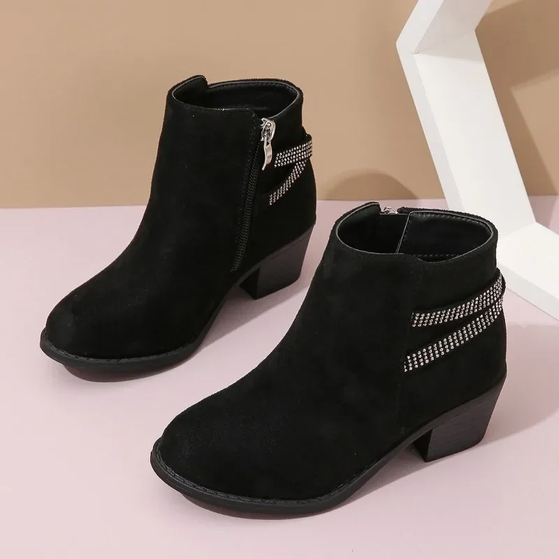 

Girls Short Boots Kids Low Heels Rhinestones Boots Side Zipper Fashion Children Elegant Princess Boots Black Color 2023 New