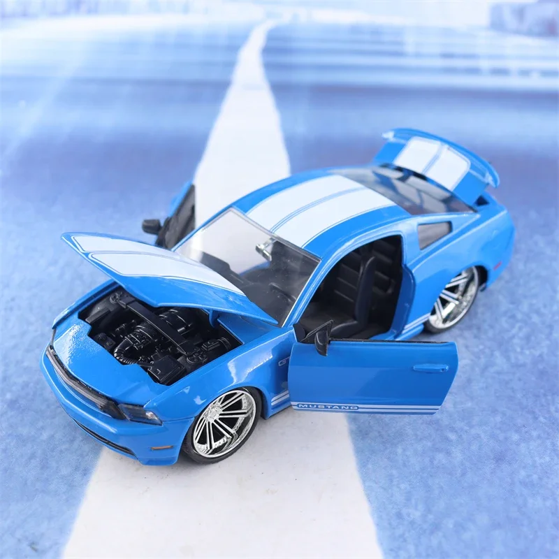 Jada 1:24 2010 Ford Mustang GT wysoka symulacja odlewu modelu samochodu ze stopu metalowy samochód prezenty dla dzieci kolekcja zabawek J277