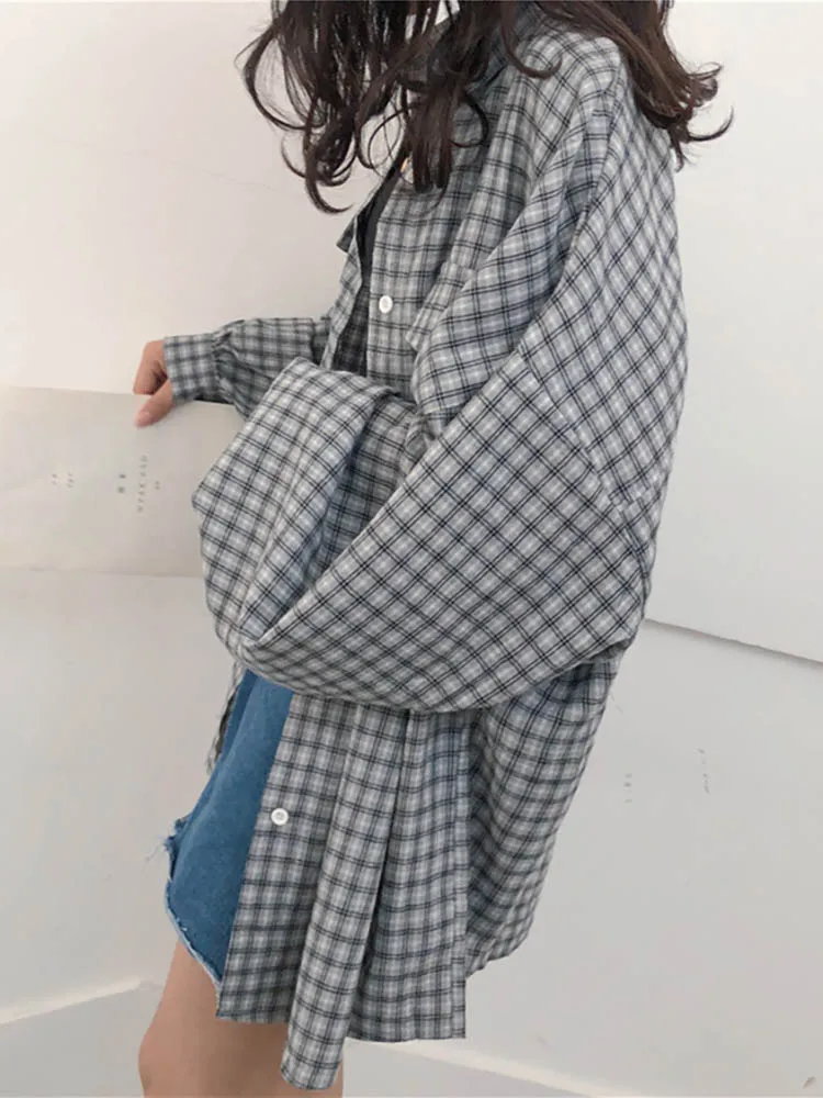 Checked Shirt Women Retro Oversized Blouses Ladies Loose Plaid Jacket Shirt Korean Female Tops Long Sleeve Women Tunic Outwear