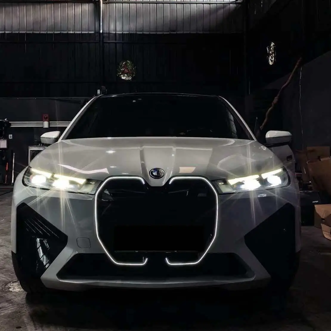 BMW iX iX40 iX50 M60 2022-2024용 그릴 LED 라이트 개조 프론트 후드 라디에이터 키드니 조명식 프론트 그릴 자동차 액세서리