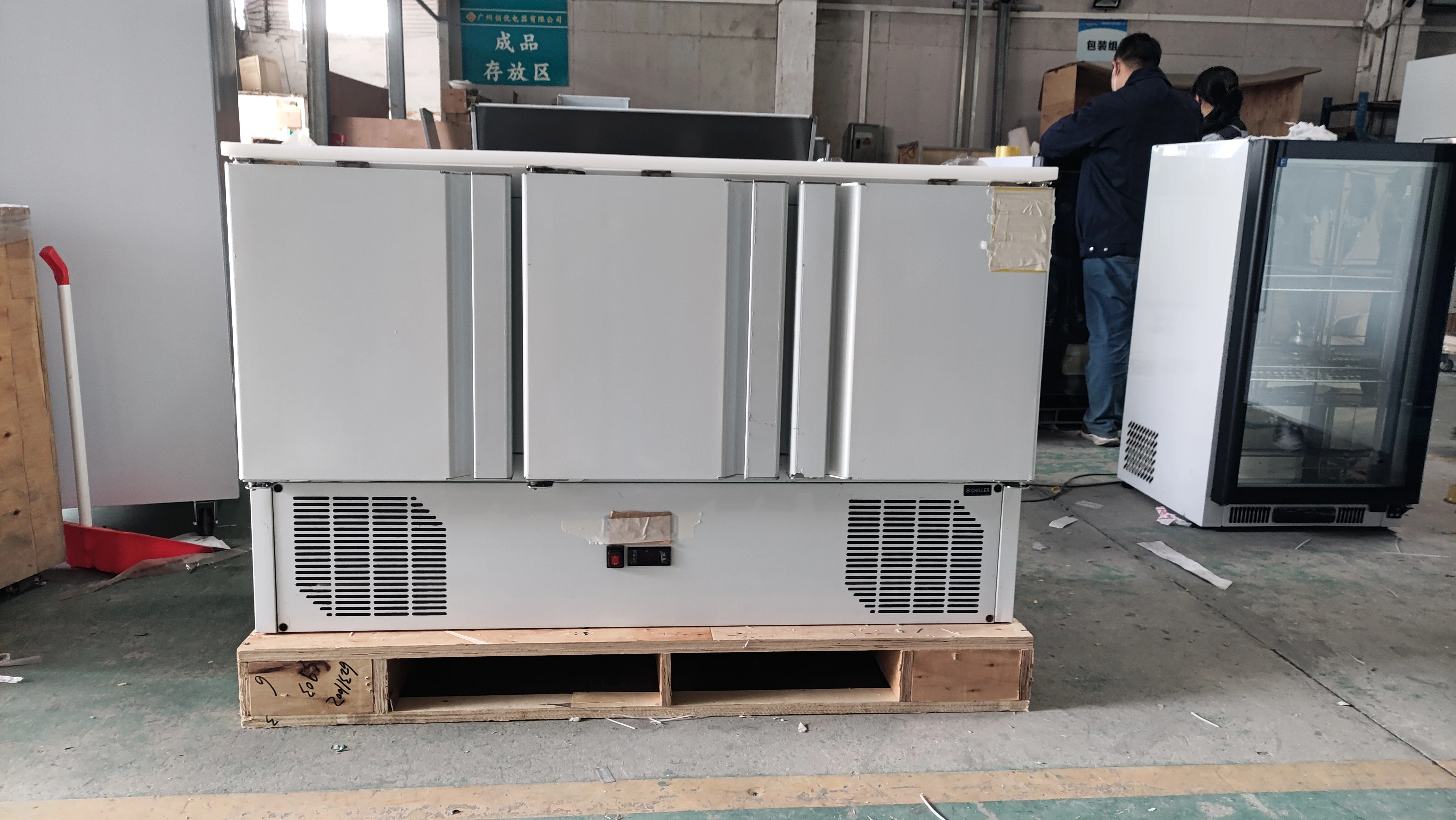 Custom Commercial Kitchen Machine Salad Bar Counter Refrigerator Preparation Chiller Pizza Prep Table