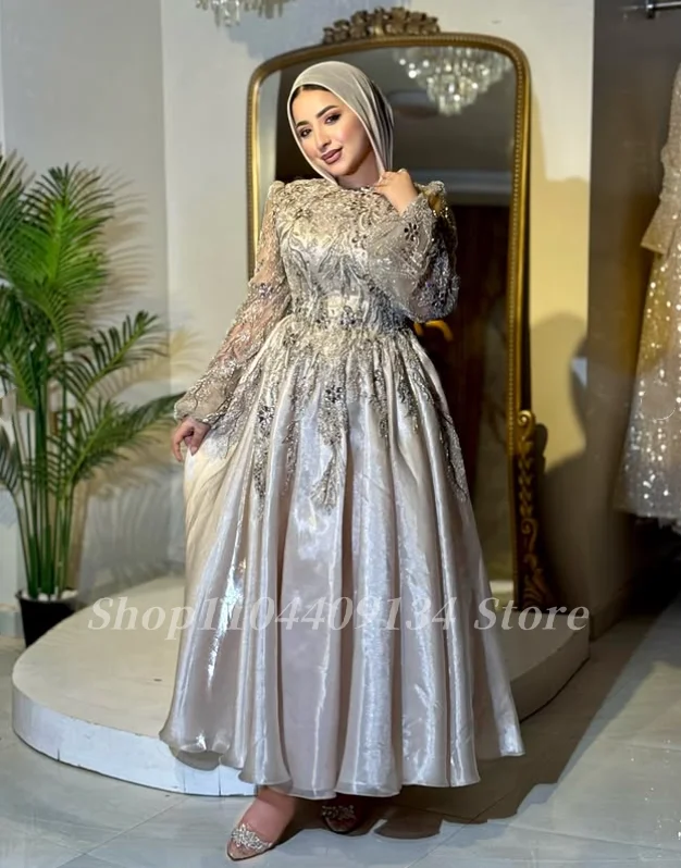 Luxury Muslim Bridal Gown Silver Sparkling Round-Neck Crystal Beaded Haina Dubai A-line Evening Gown Weddings Dresses Customized