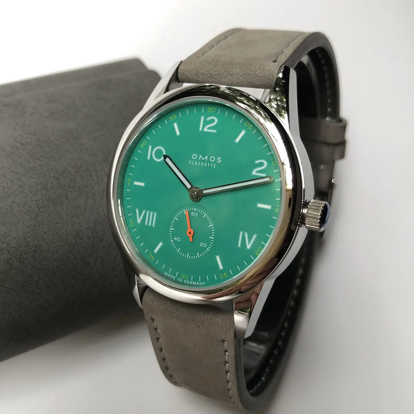 38.5mm high-end men's automatic mechanical watch, equipped with the Seagull ST17 movement, waterproof and luminescent view 2