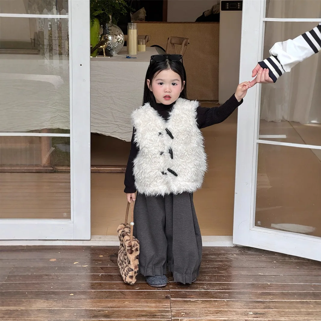 

Girls Corner Buckle Composite Suede Vest Black Wool Pants Pleated Wool Wide Leg Pants